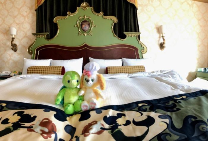 ホテルミラコスタ(Hotel Miracosta ) ポルト・パラディーゾ・サイド ハーバールーム ハーバービューの部屋のベッド。オル メイとクッキー・アン