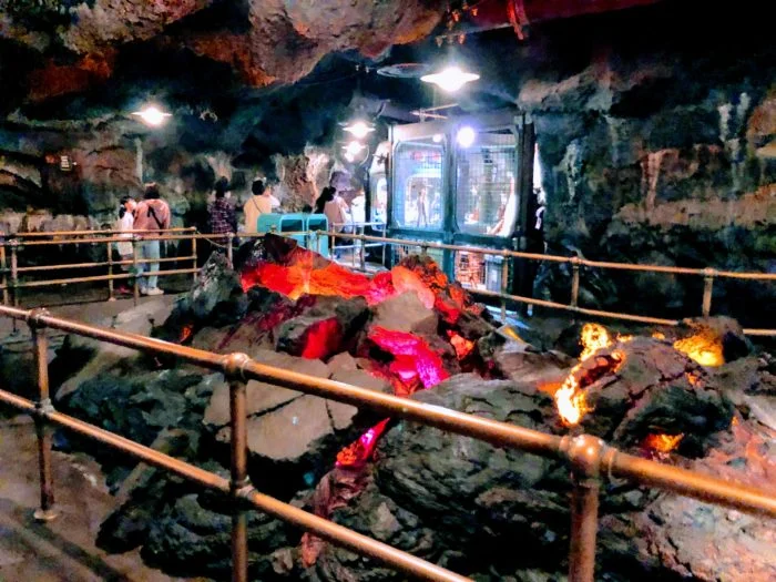 ディズニーシー センター・オブ・ジ・アースの岩石