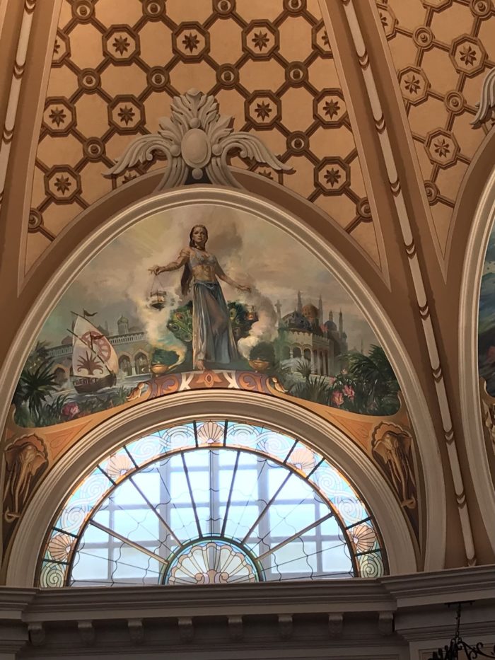 ホテルミラコスタ(Hotel Miracosta ) ロビー(lobby)のルネッサンス調の壁画