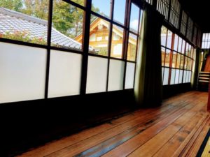 京都 勝林寺の本堂内 座禅体験ができる