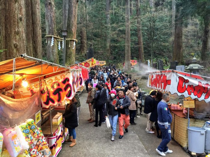 大雄山最乗 お正月の出店。奥の院に行く前に腹ごしらえ