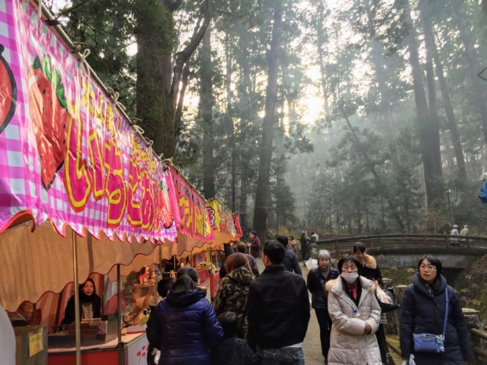 大雄山最乗 お正月の出店。奥の院に行く前に腹ごしらえ