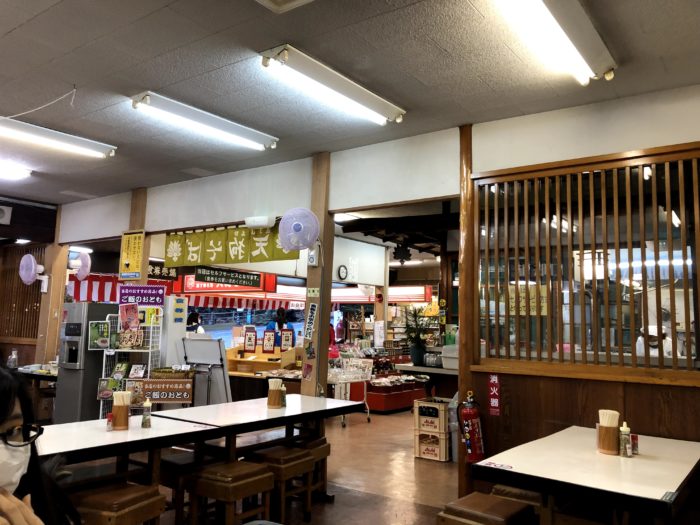 大雄山最乗寺茶屋の「道了尊売店」の店の中