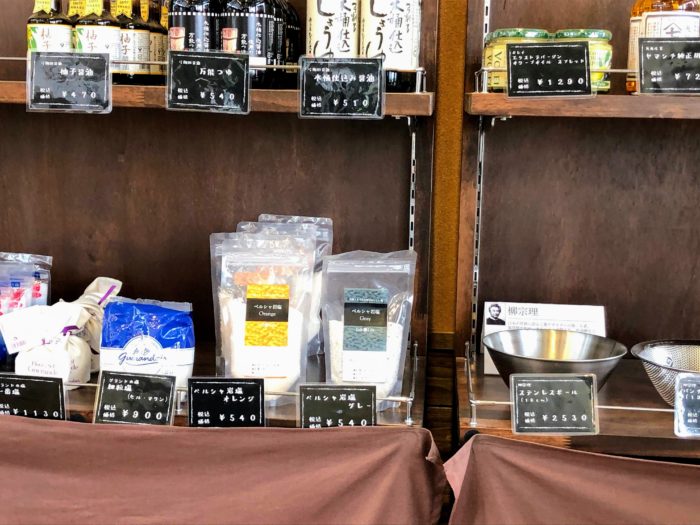 瀬戸屋敷 アトリエ hacco(塩、醤油などの 売り場)