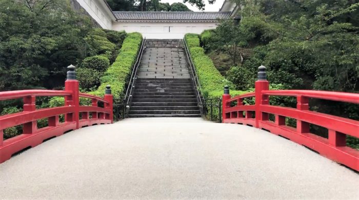 小田原城常盤木門前の赤い橋