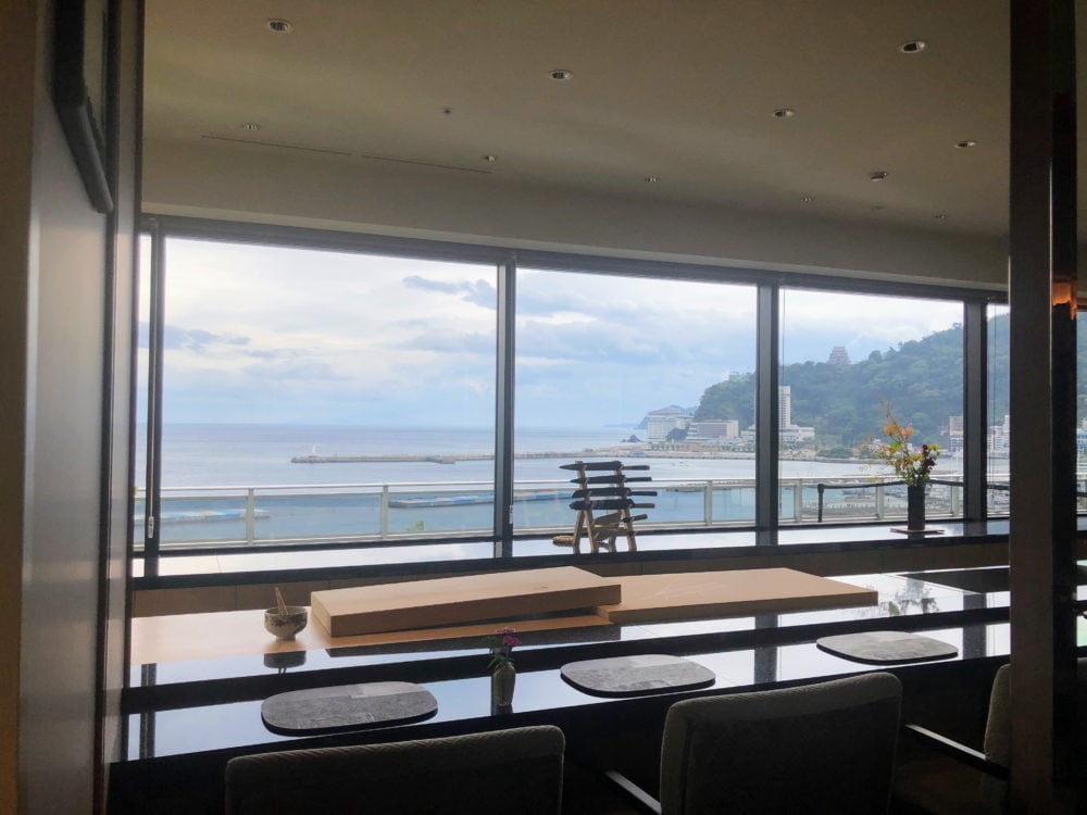 熱海パールスターホテル・日本料理 舳 MIYOSHI・カウンター席からの眺め