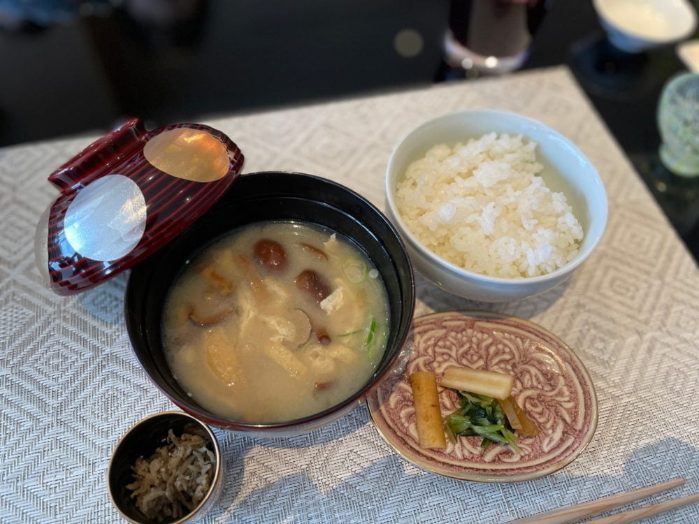 熱海パールスターホテル・日本料理 舳 MIYOSHI・ランチメニューの昼会席の(合鴨米 赤出汁・香の物)