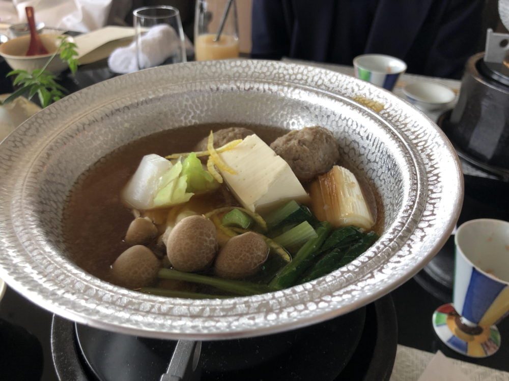 熱海パールスターホテル・日本料理 舳 MIYOSHI・ランチメニューの昼会席の炊き合わせ(火を通す前)