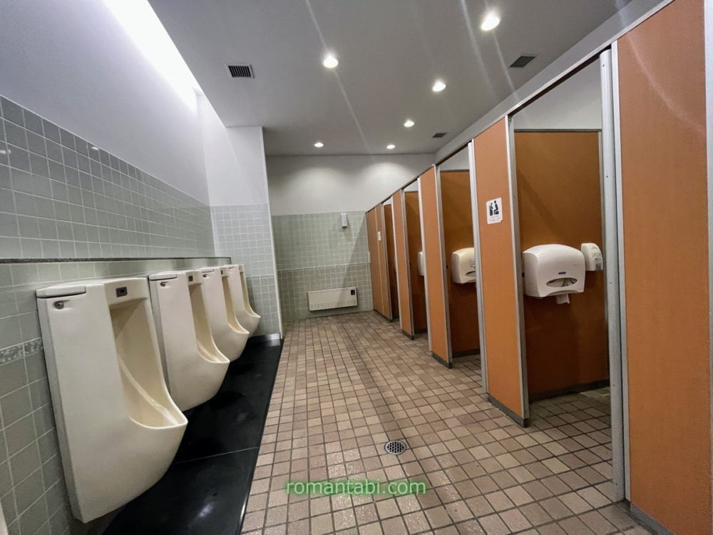 御殿場アウトレットのフードバイザーのトイレ