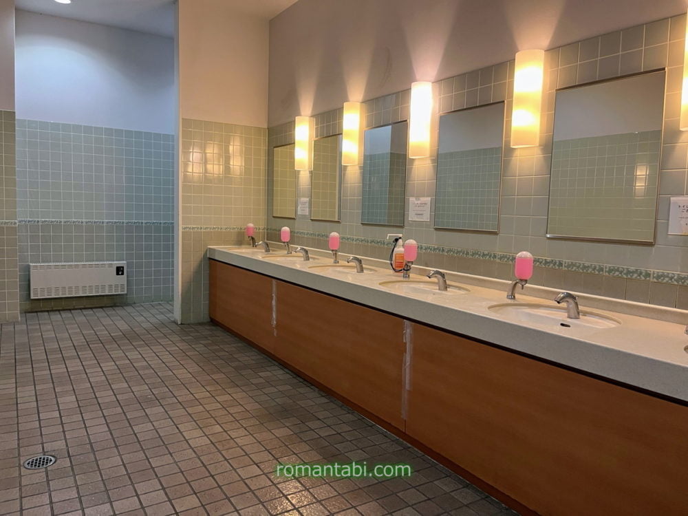 御殿場アウトレットのフードバイザーの洗面台