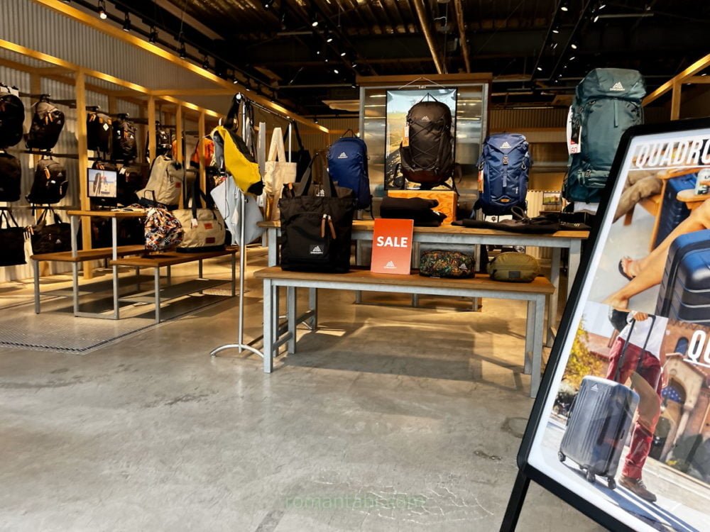 御殿場アウトレットのGregory ( グレゴリー )の店内