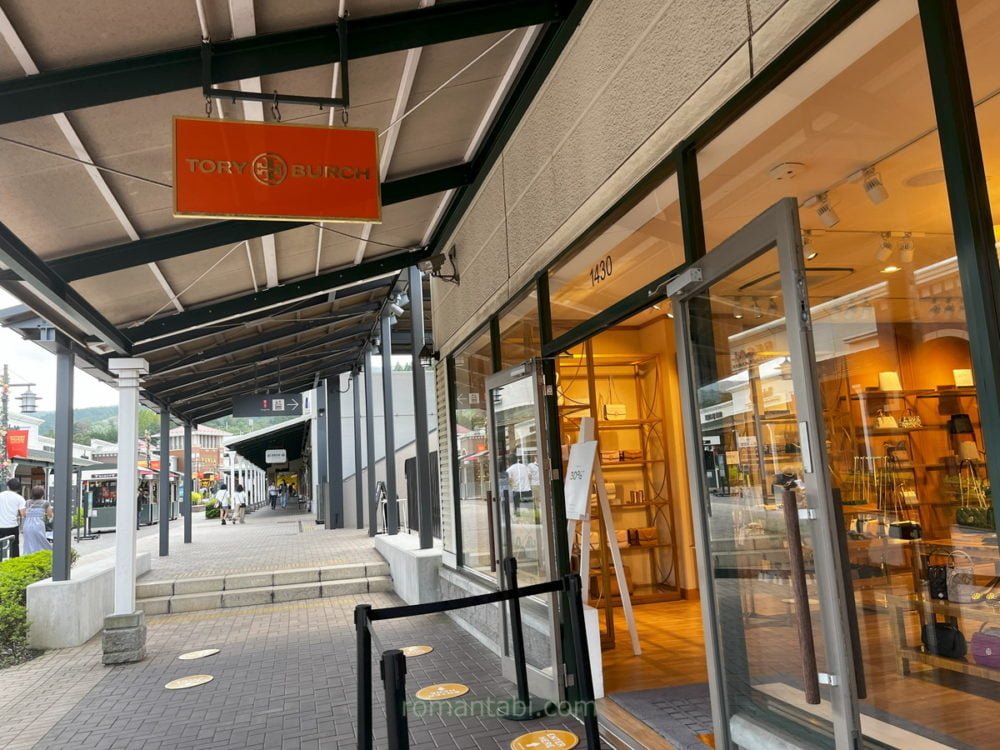 御殿場線アウトレットのTory Burch(トリー バーチ)外観