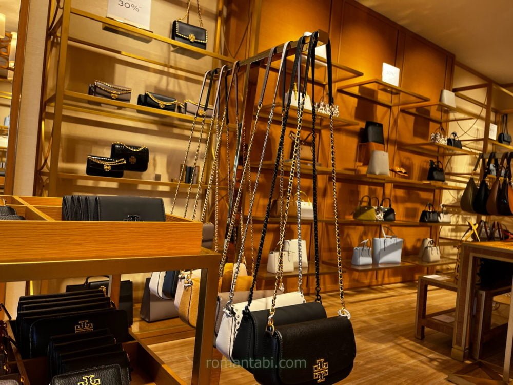 御殿場線アウトレットのTory Burch(トリー バーチ)内装