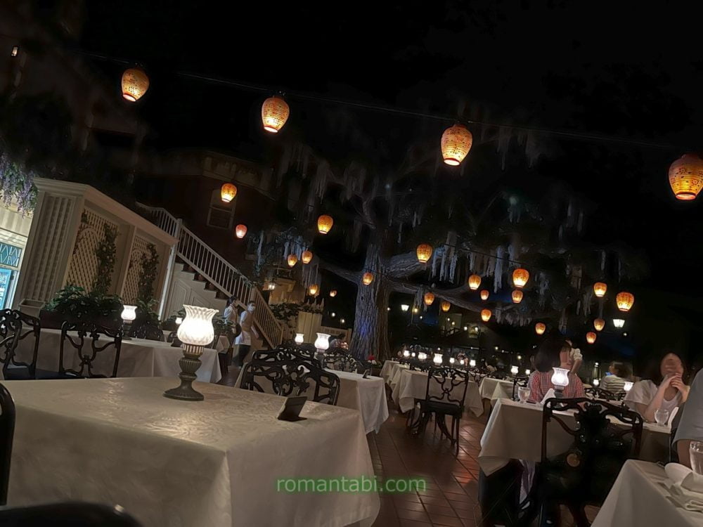 ディズニーランドのブルーバイユー・レストランのテーブル席