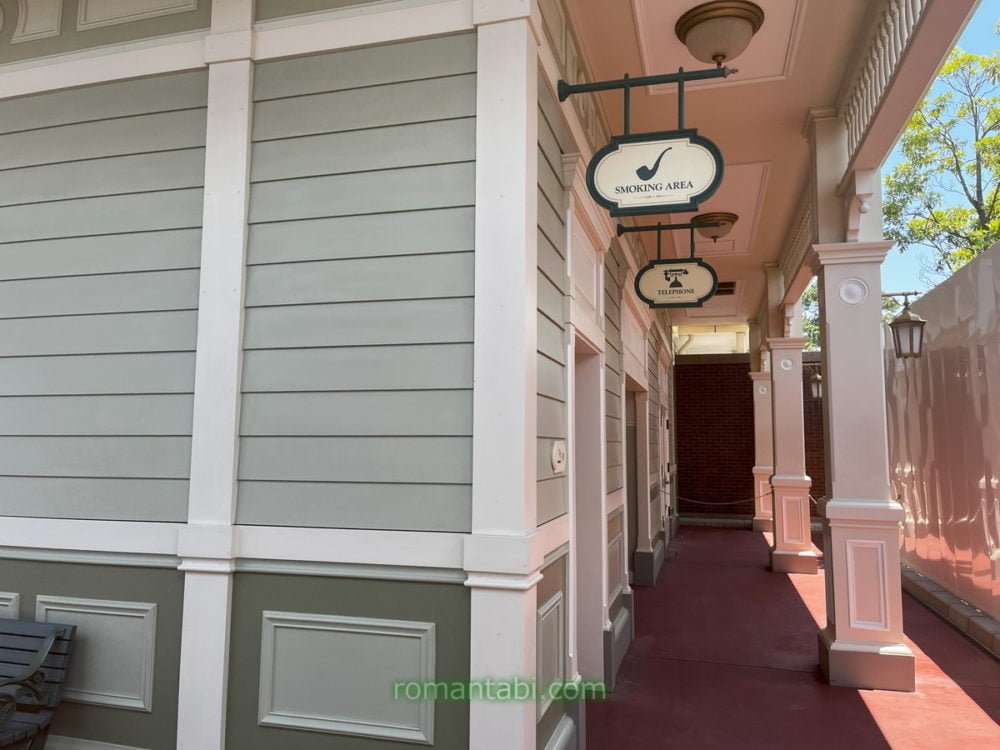 東京ディズニーランドのバスターミナルウエストの喫煙所