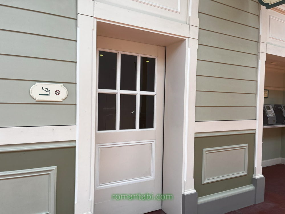 東京ディズニーランドのバスターミナルウエストの喫煙所