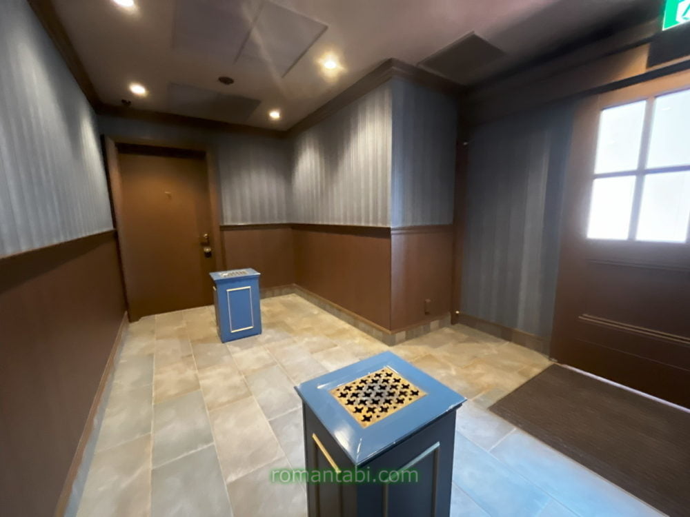 東京ディズニーランドのバスターミナルウエストの喫煙所