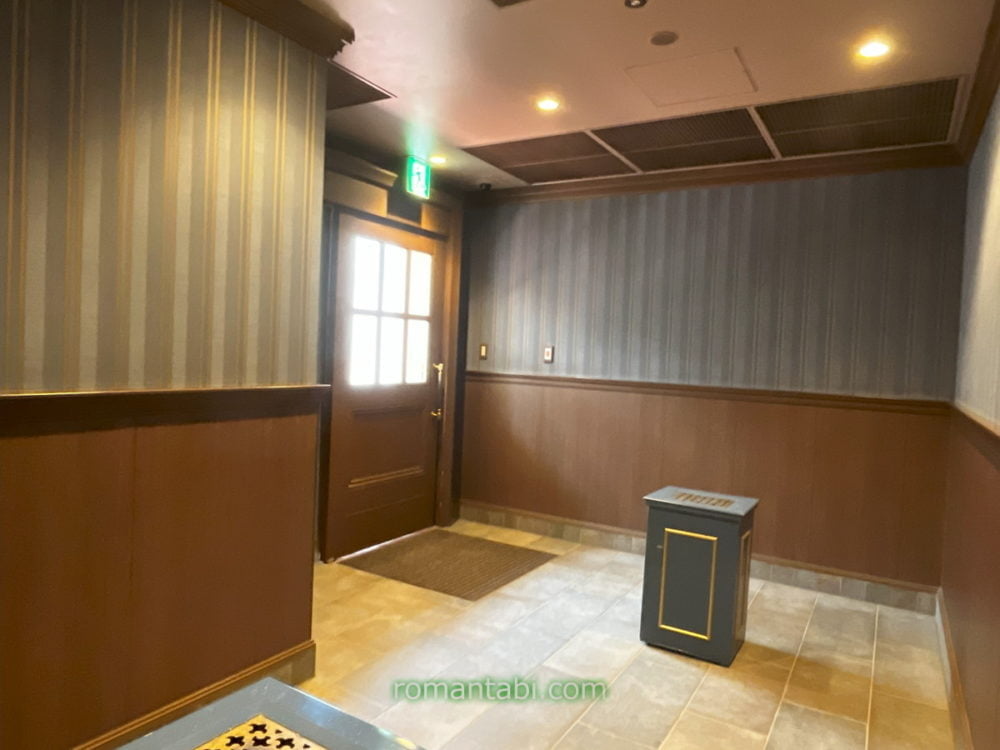 東京ディズニーランドのバスターミナルウエストの喫煙所