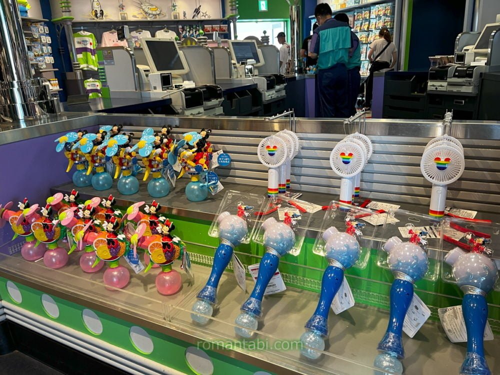 ディズニーランドのトレジャーコメットの店内