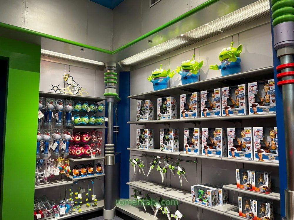 ディズニーランドのトレジャーコメットの店内