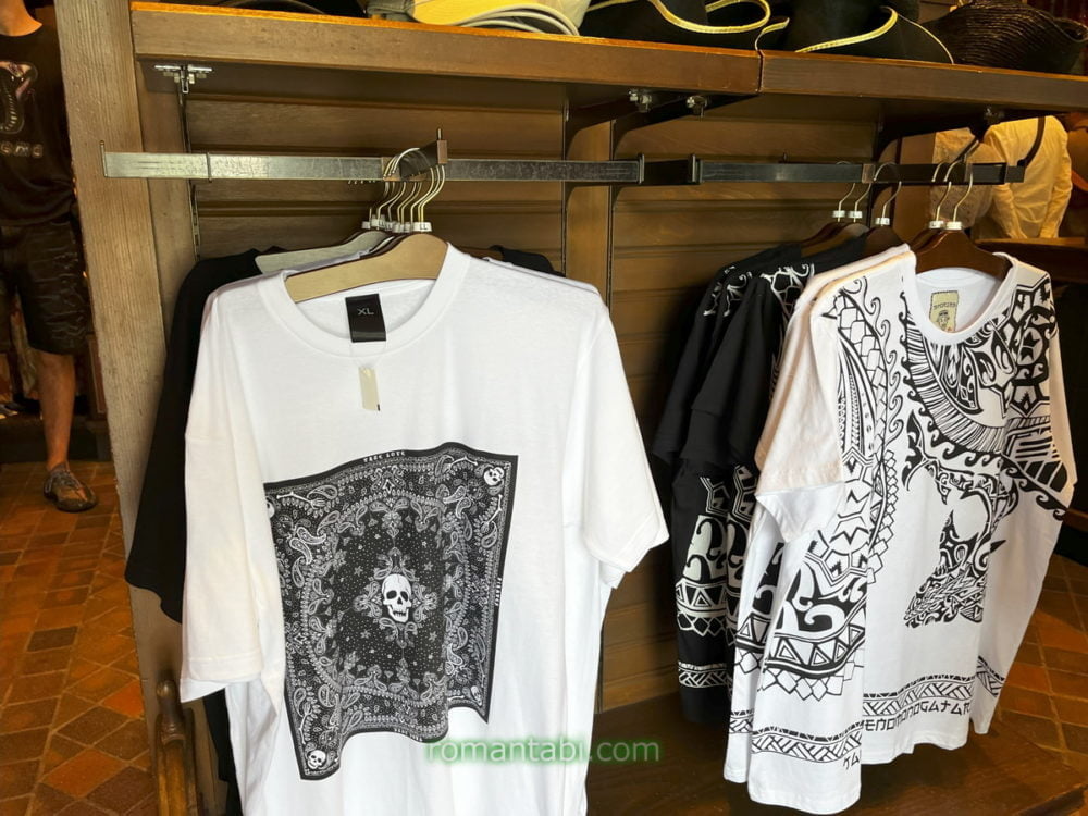 ディズニーランドのゴールデンガリオンのシャツ売り場