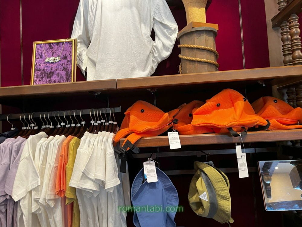 ディズニーランドのゴールデンガリオンのシャツ売り場