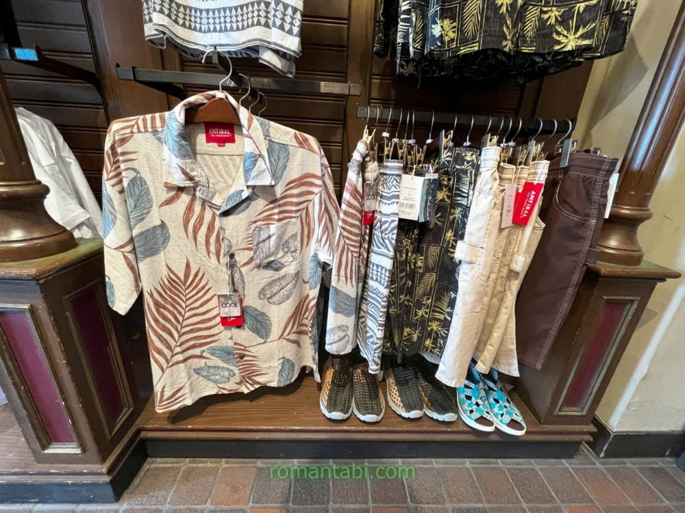 ディズニーランドのゴールデンガリオンのシャツ売り場