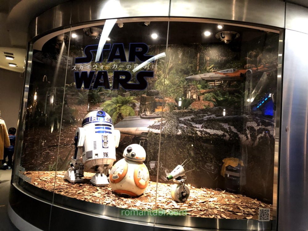 ディズニーランドのスターツアーズのBB-8とR2-D2