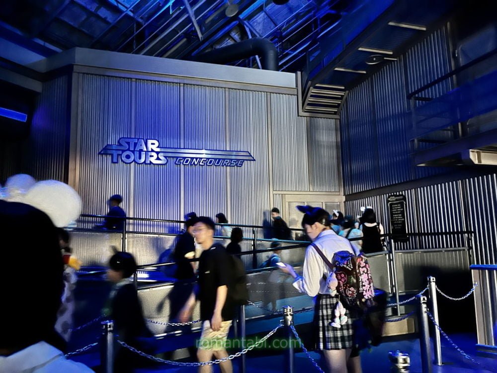 ディズニーランドのスターツアーズのQライン