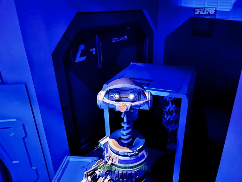 ディズニーランドのスターツアーズのQライン((キャプテンレックス)