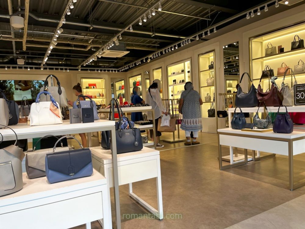 御殿場アウトレットのFurla(フルラ)店内
