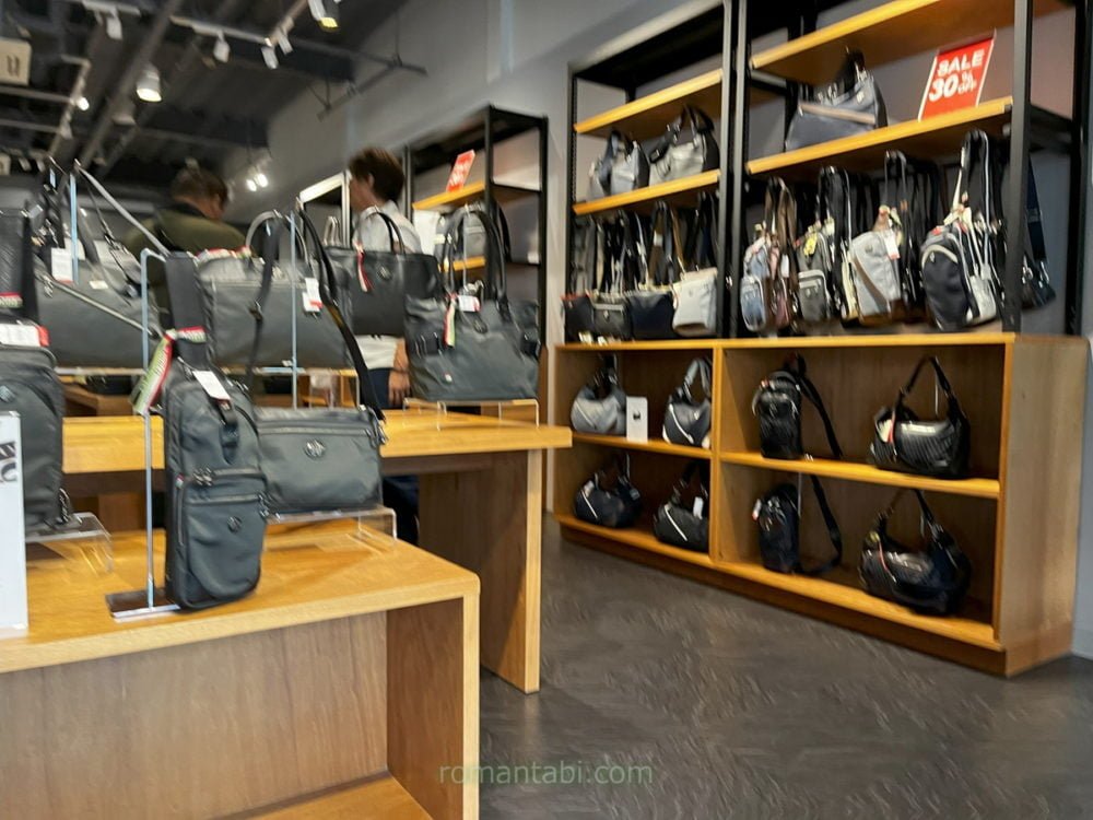 御殿場アウトレットのOrobianco(オロビアンコ)店内