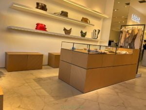 御殿場アウトレットのLoewe (ロエベ)店内