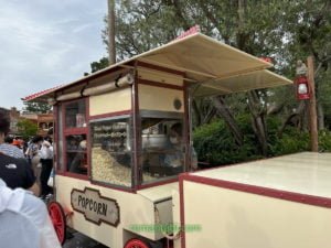 ディズニーランド・ポップコーンワゴン4)カウボーイ・クックハウス前