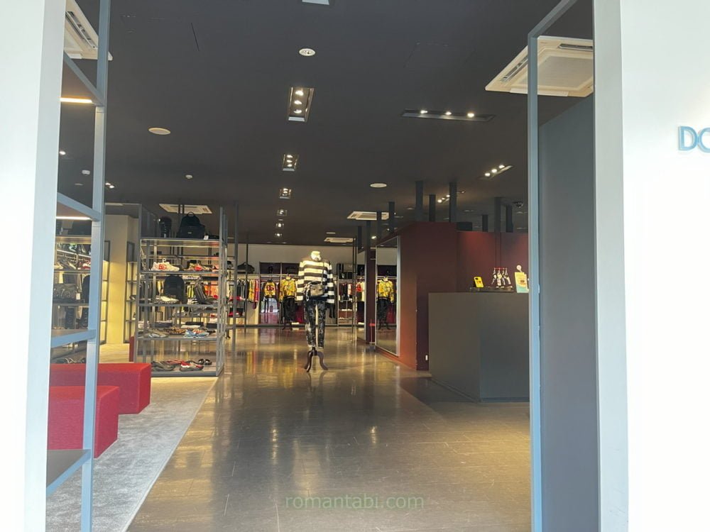 御殿場アウトレット ダンヒルの店内