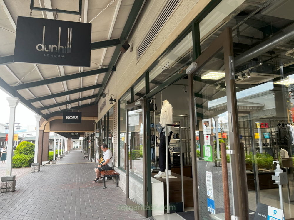 御殿場アウトレット ダンヒルの店頭