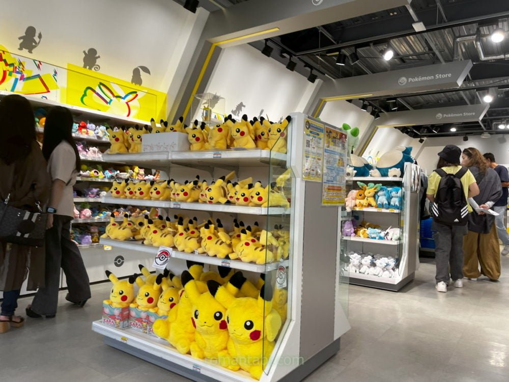 御殿場アウトレットのPokemon Store(ポケモンストア)のピカチュウのぬいぐるみ売り場