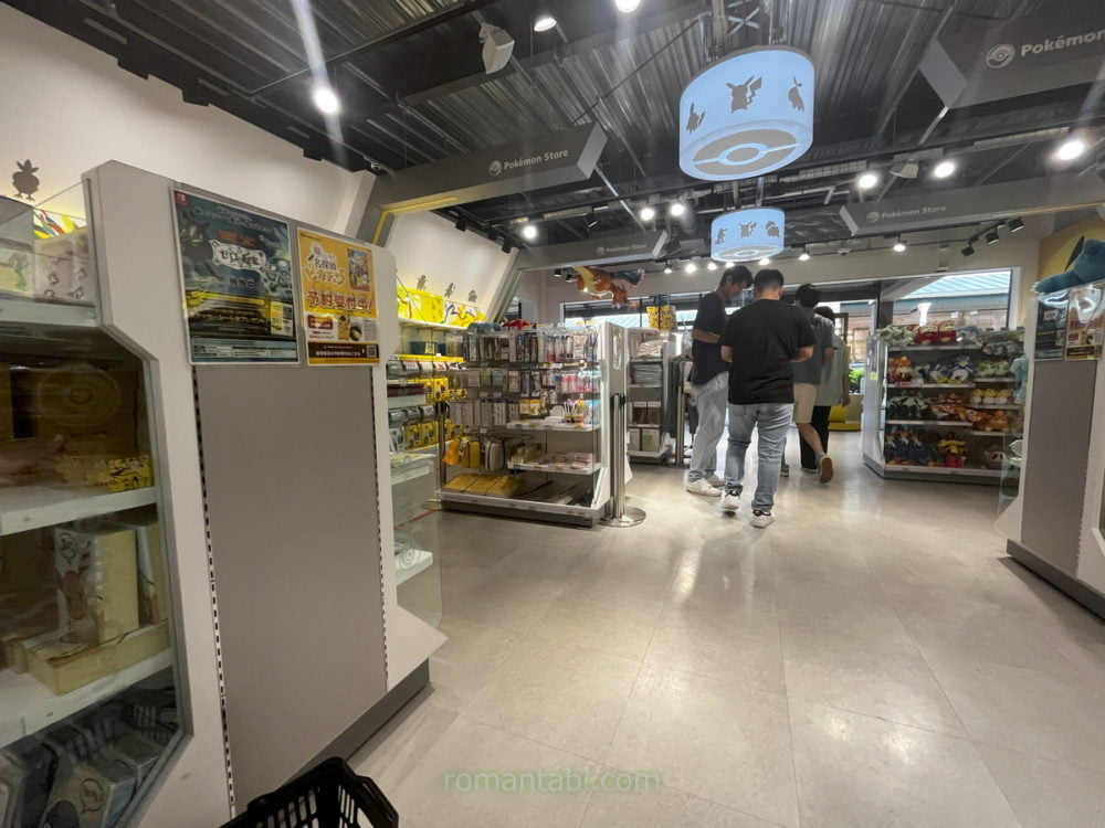 御殿場アウトレットのPokemon Store(ポケモンストア)の店内