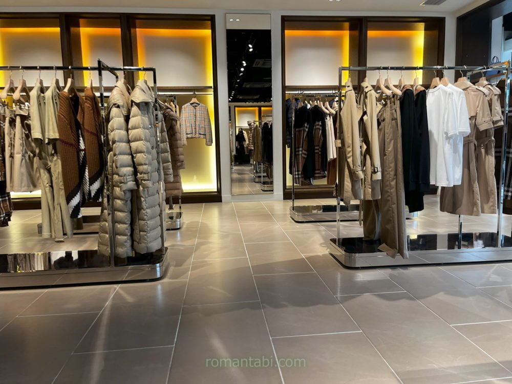 御殿場アウトレットのバーバリー店内ディスプレイ