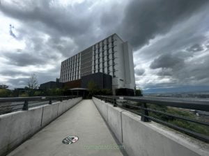 御殿場アウトレット「木の花の湯」の建物