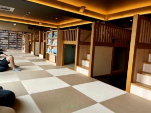 御殿場アウトレット「木の花の湯」の休息房