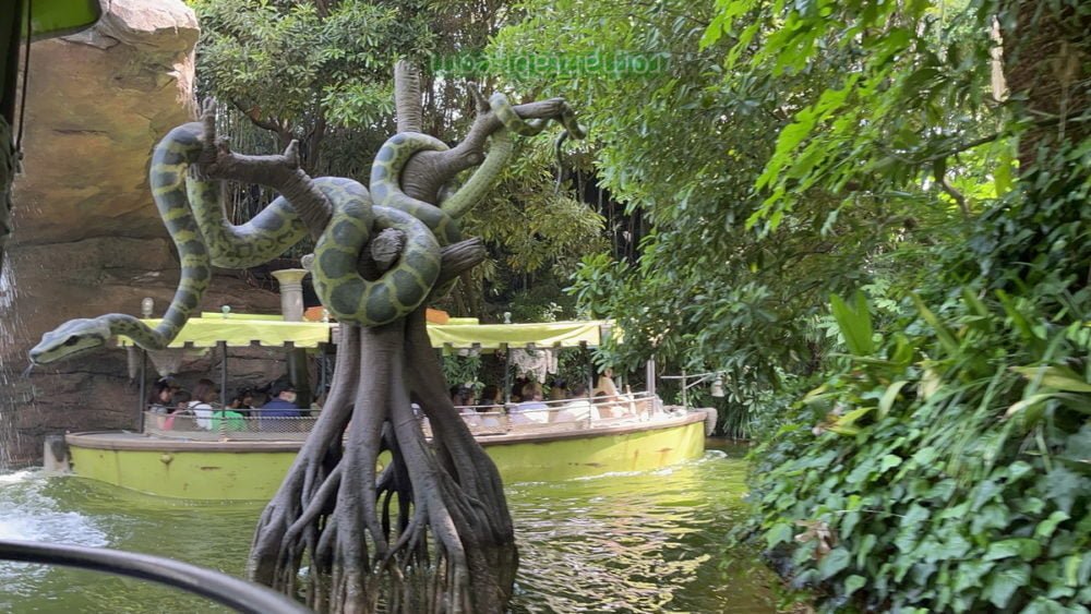 ディズニーランドのジャングルクルーズの蛇
