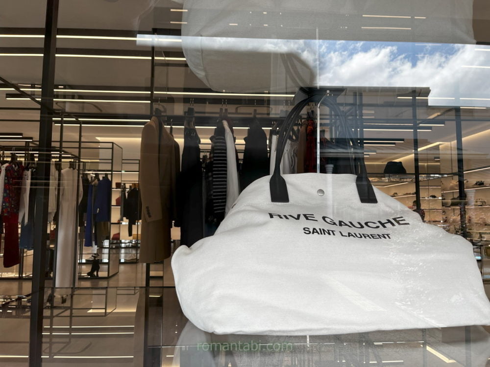 御殿場アウトレットのサンローランの店内