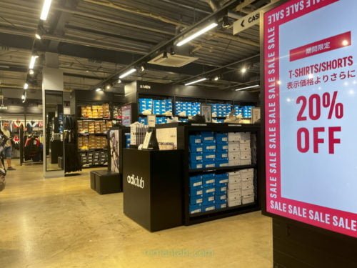 御殿場アウトレット・Adidas (アディダス)店内