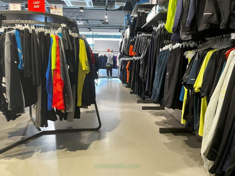 御殿場アウトレットのアシックスのスポーツウエア