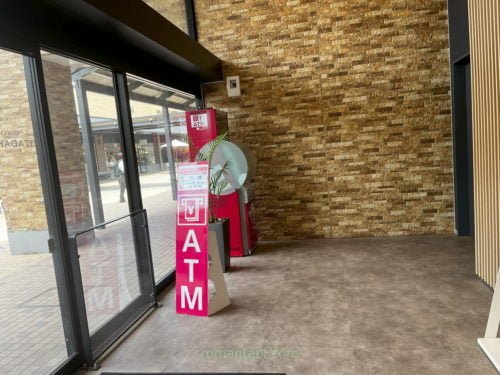 御殿場アウトレットのHILL SIDEのいただきテラス1FにあるATM
