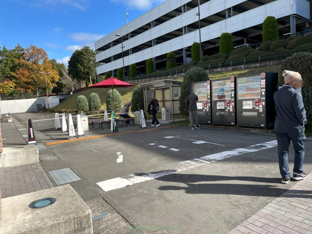 Smoking Area Near P7 Parking Lot at Gotemba Outlet