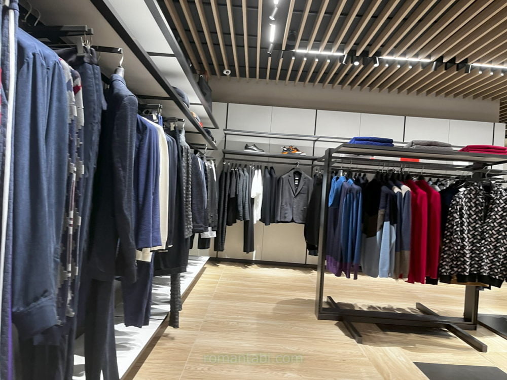 御殿場アウトレット・Armani (アルマーニ)店内