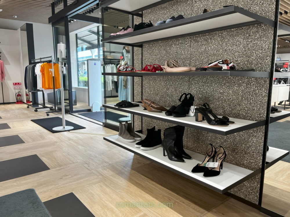 御殿場アウトレット・Armani (アルマーニ)店内