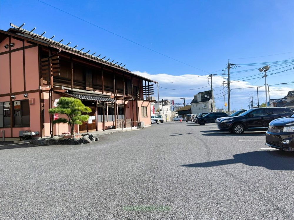 山竹札幌ラーメンの駐車場(店側から撮影)